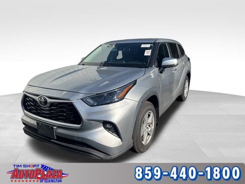 Used 2024 Toyota Highlander XLE image 1