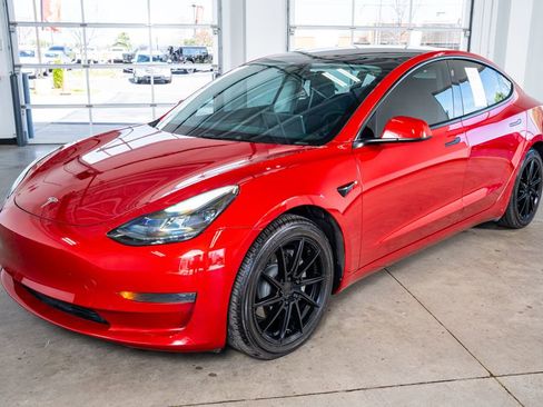 Used 2023 Tesla Model 3 Standard Range image 11