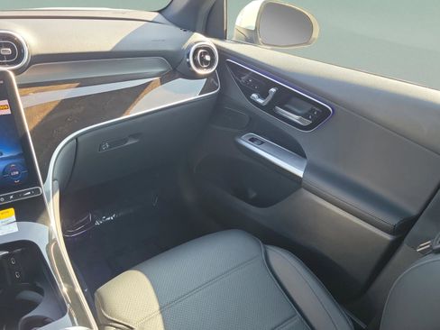 Certified 2025 Mercedes-Benz GLC 300 image 8