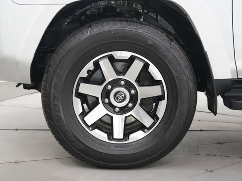 Used 2024 Toyota 4Runner TRD Off-Road AWD/4WD image 29