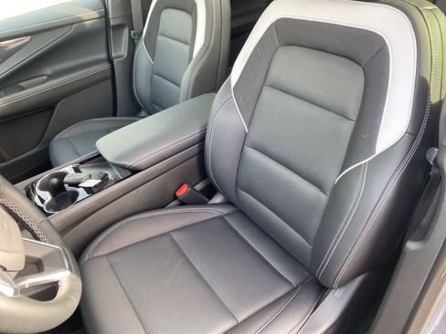 Used 2024 Chevrolet Blazer EV LT image 12