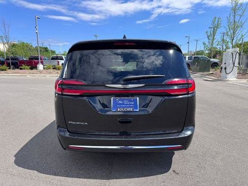 Used 2023 Chrysler Pacifica Touring-L FWD image 5