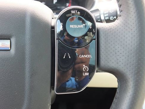 Used 2019 Land Rover Range Rover Sport HSE AWD/4WD image 32