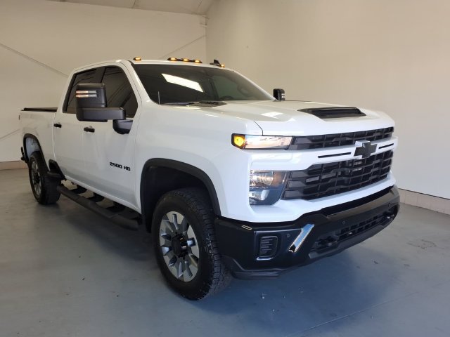 Used 2026 Chevrolet Silverado 2500 Custom w/ Custom Value Package AWD/4WD image 1
