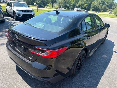 Used 2026 Toyota Camry SE FWD image 5