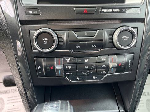 Used 2018 Ford Explorer XLT w/ Equipment Group 202A image 21