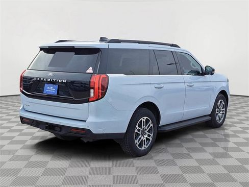 Certified 2025 Ford Expedition Active image 5