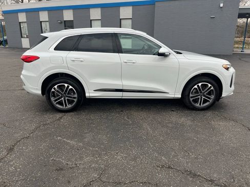 Used 2025 Audi Q5 Premium AWD/4WD image 9