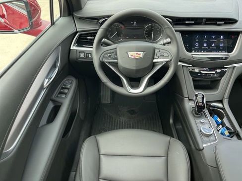 New 2025 Cadillac XT6 Luxury image 31