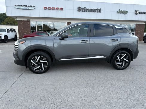 Used 2025 Nissan Kicks SV FWD image 2
