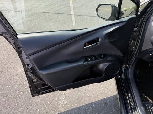 Used 2017 Toyota Prius Four Touring image 9