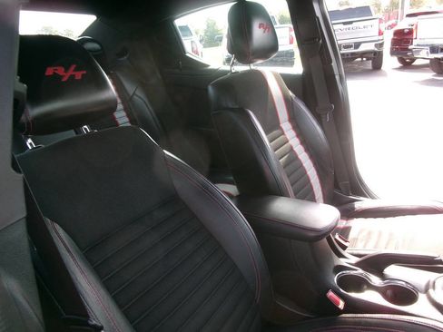 Used 2014 Dodge Avenger R/T image 24