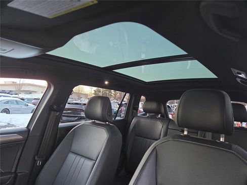 Certified 2023 Volkswagen Tiguan SE R-Line image 22