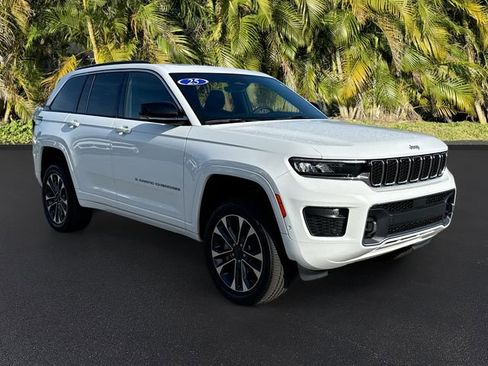 Used 2025 Jeep Grand Cherokee Overland AWD/4WD image 2