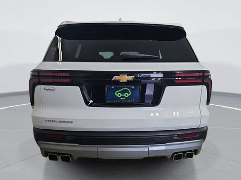 Used 2025 Chevrolet Traverse LT FWD image 5
