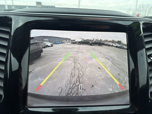 Used 2019 Jeep Cherokee Limited image 26