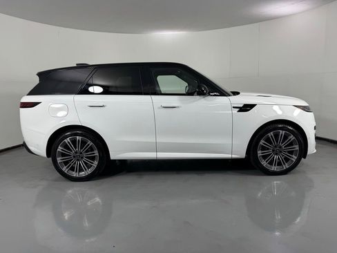 Used 2024 Land Rover Range Rover Sport Dynamic SE AWD/4WD image 4