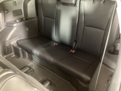 Used 2023 Toyota Highlander XLE AWD/4WD image 27