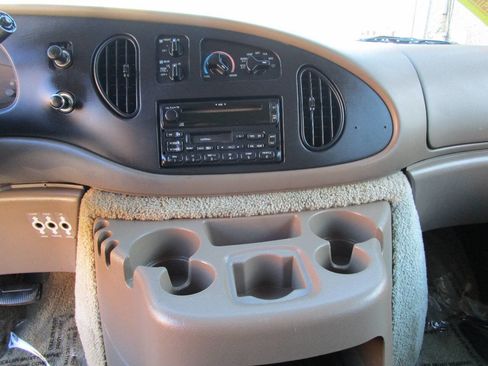 Used 2000 Ford E-150 and Econoline 150 image 18