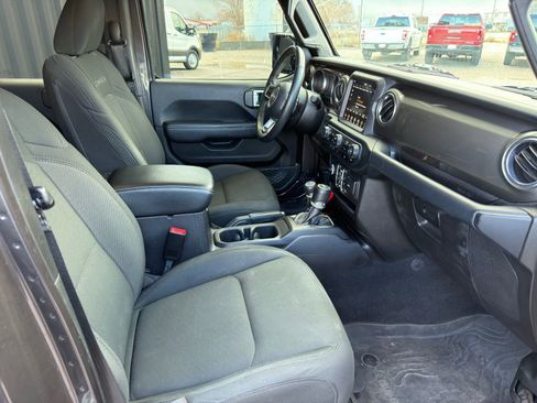 Used 2019 Jeep Wrangler Unlimited Sahara image 15