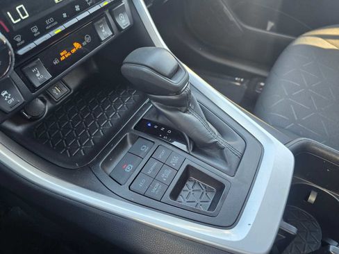 Used 2025 Toyota RAV4 XLE image 29