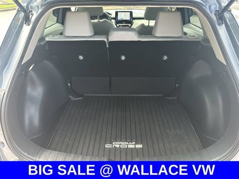 Used 2024 Toyota Corolla Cross L FWD image 11