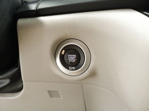 Used 2023 Chrysler Pacifica Touring-L FWD image 28