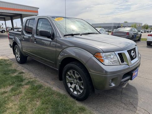 Used 2020 Nissan Frontier SV AWD/4WD image 7