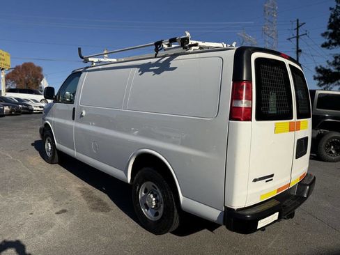 Used 2015 Chevrolet Express 2500 image 4