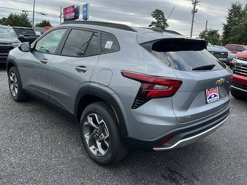 New 2026 Chevrolet Trax LT w/ Driver Confidence Package image 7