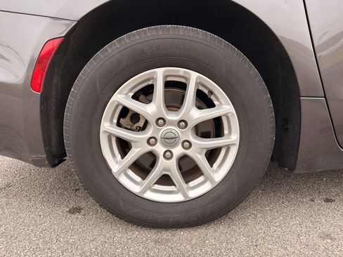 Used 2022 Chrysler Pacifica Touring-L image 19