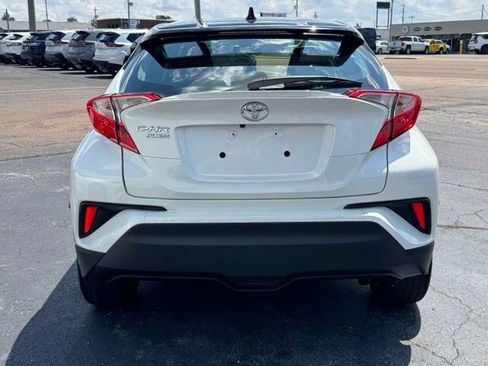 Used 2020 Toyota C-HR XLE FWD image 4