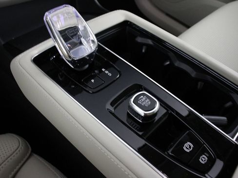 New 2026 Volvo XC90 T8 Ultra w/ Protection Package Premier image 7