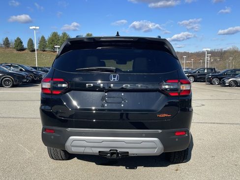 New 2025 Honda Pilot TrailSport image 4