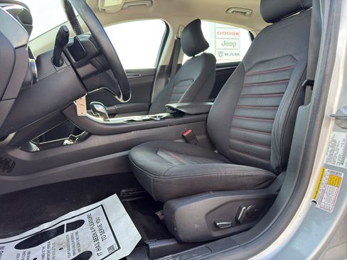 Used 2016 Ford Fusion SE AWD/4WD image 9