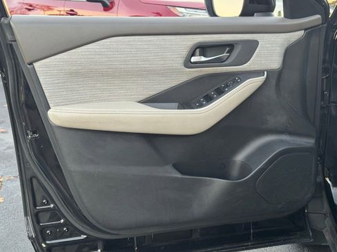 Used 2023 Nissan Rogue SV image 23