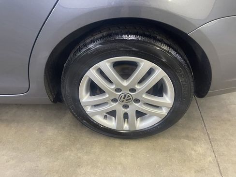 Used 2010 Volkswagen Jetta TDI FWD image 11