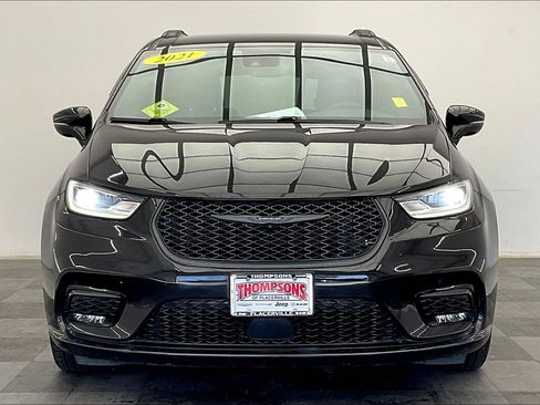 Used 2021 Chrysler Pacifica Touring-L w/ S Appearance Package image 2