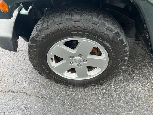 Used 2010 Jeep Wrangler Sahara image 17