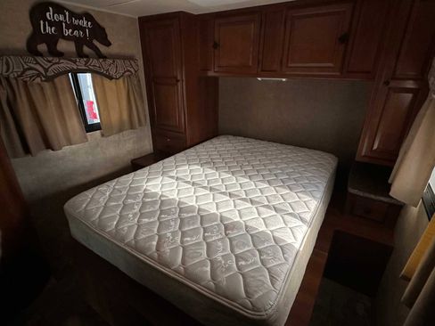 Used 2014 Chevrolet Express 4500 w/ RV Package image 23