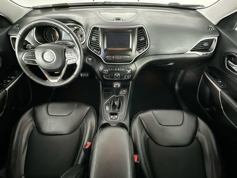 Used 2019 Jeep Cherokee Latitude Plus FWD image 10