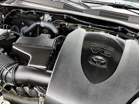 Used 2017 Toyota Tacoma TRD Off-Road w/ Tow Package RWD image 33