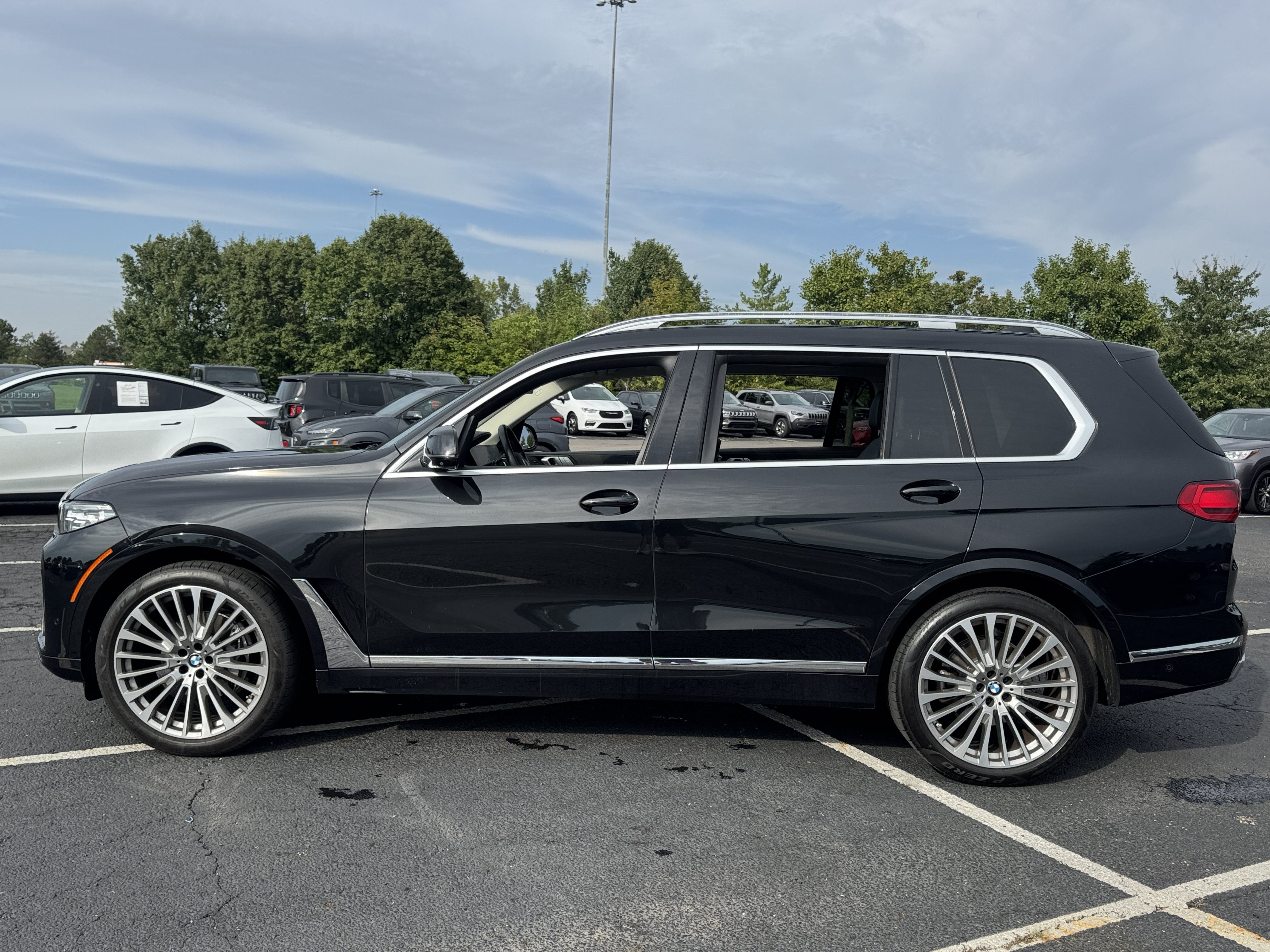 Used 2022 BMW X7 xDrive40i w/ Executive Package AWD/4WD image 10