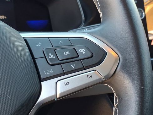 Certified 2022 Volkswagen Taos SE image 32