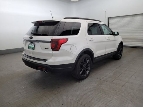 Used 2018 Ford Explorer XLT w/ Equipment Group 202A AWD/4WD image 9