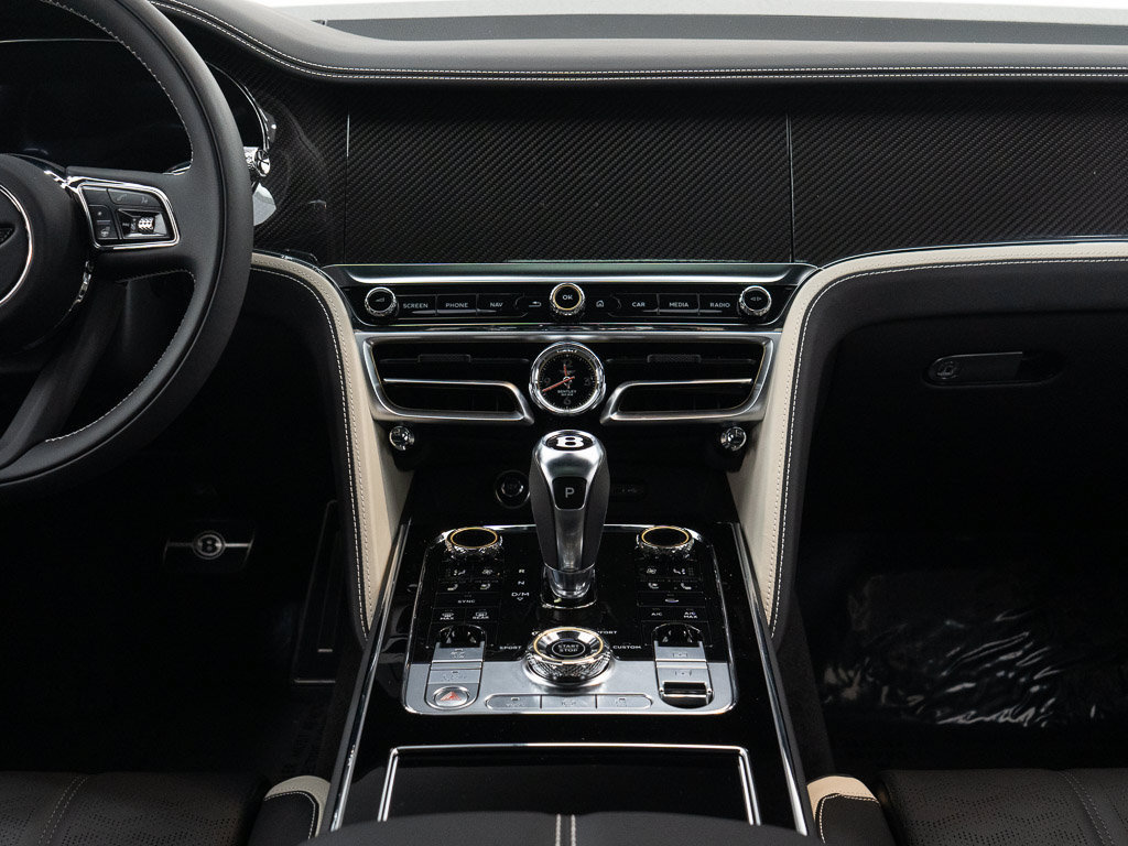 Used 2025 Bentley Flying Spur Plug-In Hybrid AWD/4WD image 32
