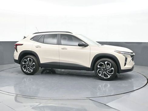 New 2026 Chevrolet Trax RS w/ Driver Confidence Package image 17