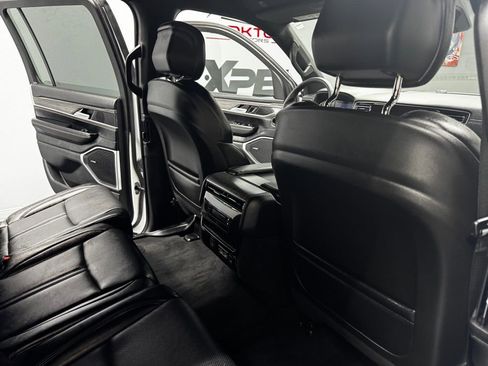 Used 2024 Jeep Wagoneer L Series II RWD image 46