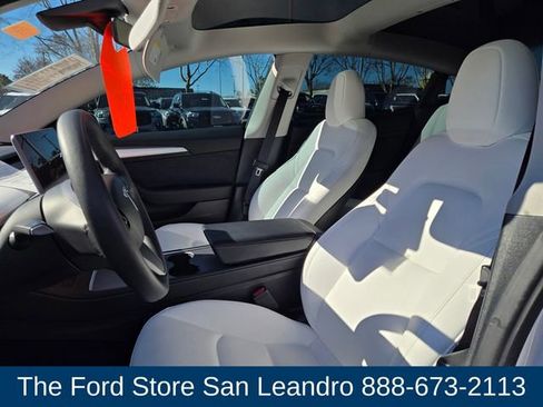 Used 2023 Tesla Model 3 Standard Range image 16