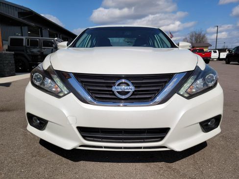 Used 2017 Nissan Altima 2.5 SL w/ 2.5 Technology Package image 2